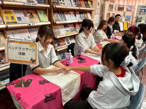 ハンドマッサージブースの様子