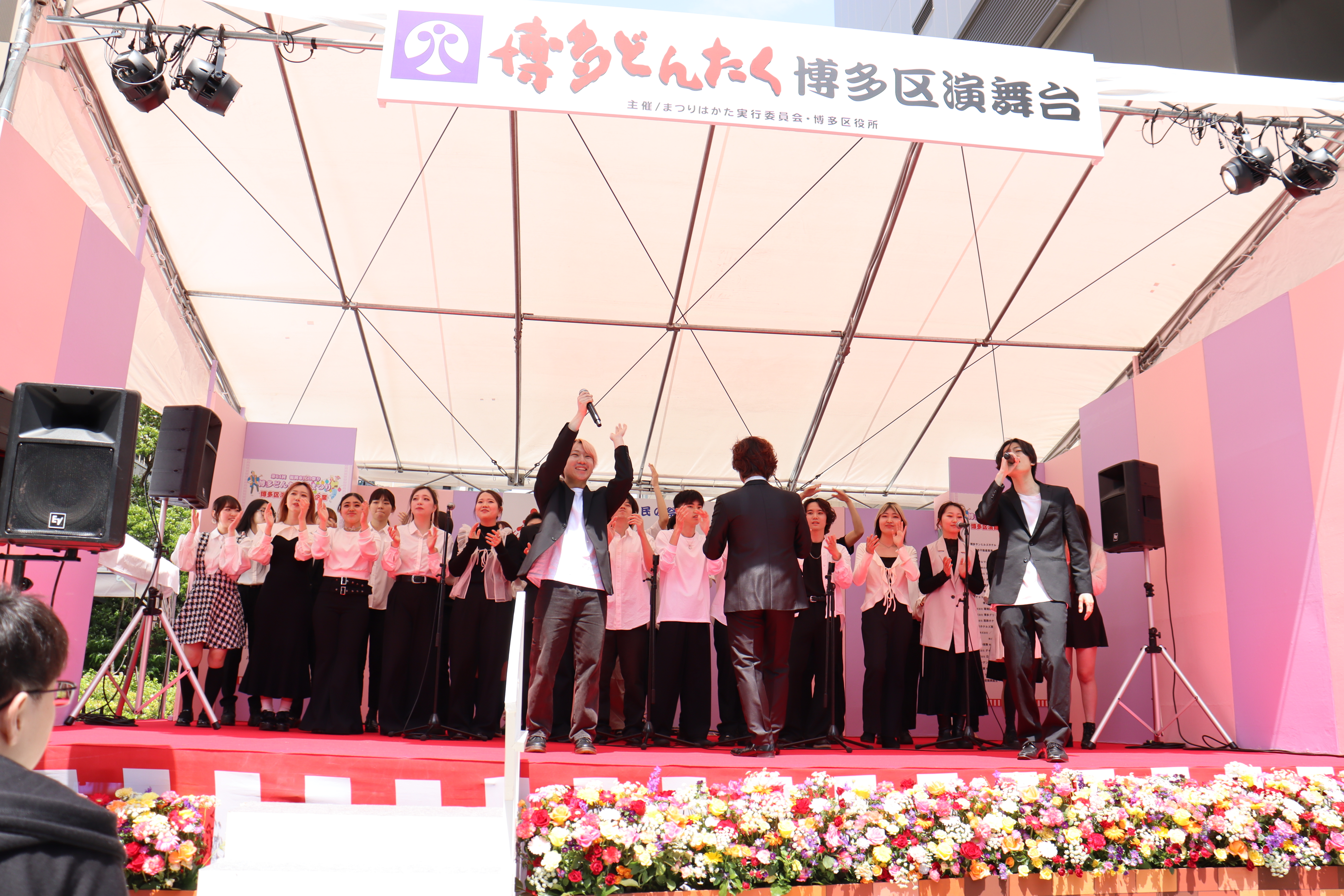 学生のステージ出演の様子