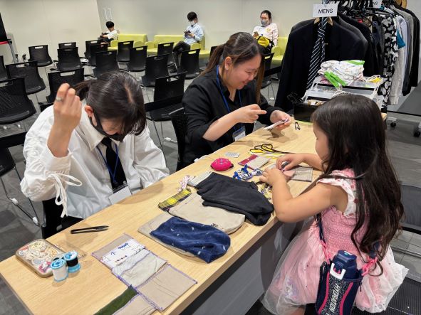 服の交換会ワークショップの写真