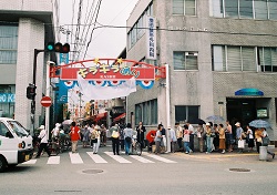 香椎キラキラ通り商店街カラー写真