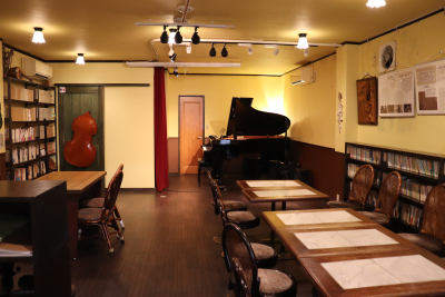 箱崎水族館喫茶室の店内