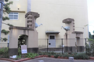 馬出小学校のゾウの門