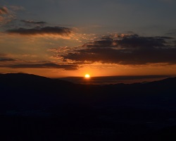 三日月山の日の出
