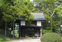 現在は福岡市中央区にある名島門