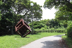 潮見公園内のモニュメント