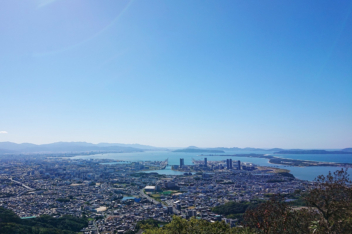 立花山の山頂からの眺め 東区のまちなみを一望