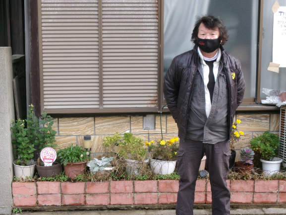 花壇と代表の中西さん