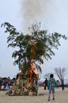 新春の煙の写真