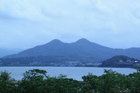 写真:立花山を遠くから眺めた様子