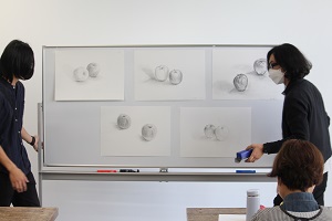 美術の作品展です。