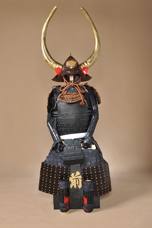 香椎工業高等学校制作の甲冑の展示