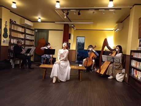 箱崎水族館での演奏