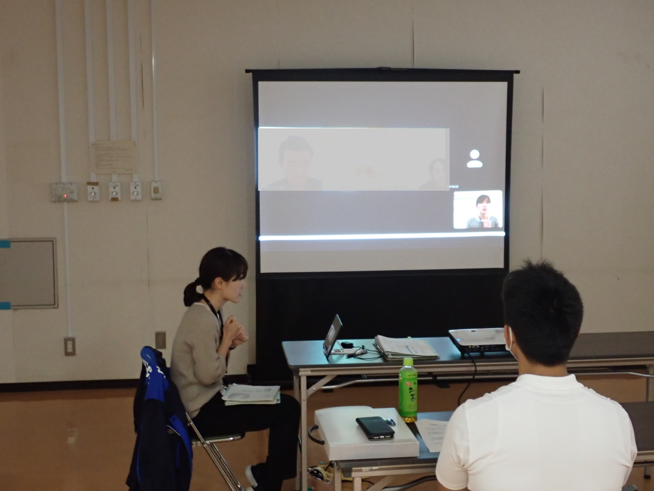 対面・オンラインでのセミナーの写真