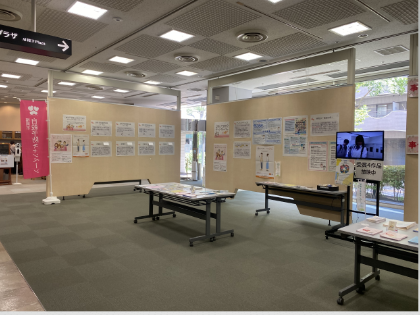 自殺予防週間パネル展の様子②