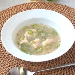 鶏むね肉とオクラの梅おろしスープ