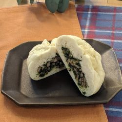 たっぷり葱の肉まんの写真