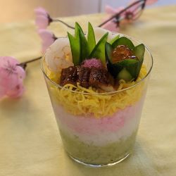 カップちらし寿司の写真