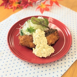 秋鮭フライヨーグルトチーズタルタルの写真