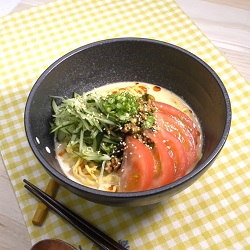 夏野菜の冷やし担々麺の写真