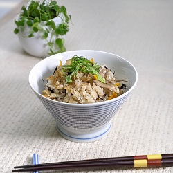 まいたけひじきご飯の写真