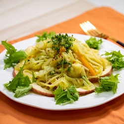 水菜とリンゴのクリーム・パスタの写真