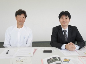 吉本課長と南里課長の写真