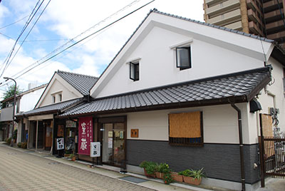 写真：唐津街道と旧家