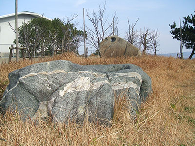 写真：くじら石