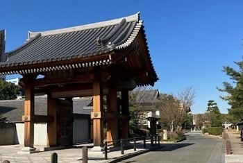 承天寺通りと博多千年門