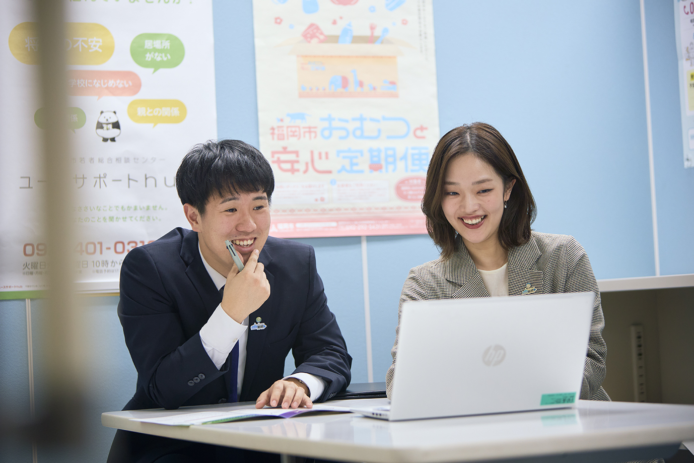 先輩職員と後輩職員の写真（その２）