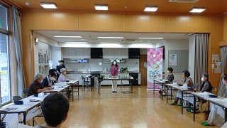 写真：「カラーサンドに観葉植物を植えてみよう」講座1