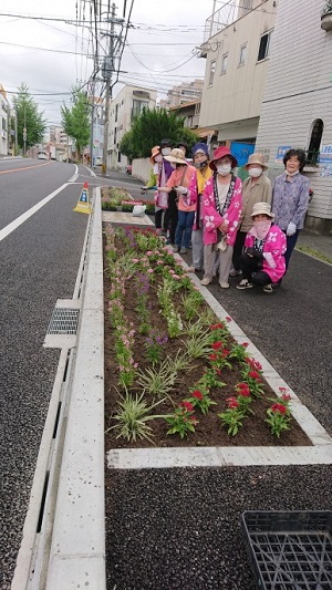 画像：フラワーラブメイツの花植え3