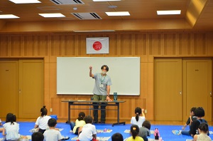 勾玉づくりの様子1