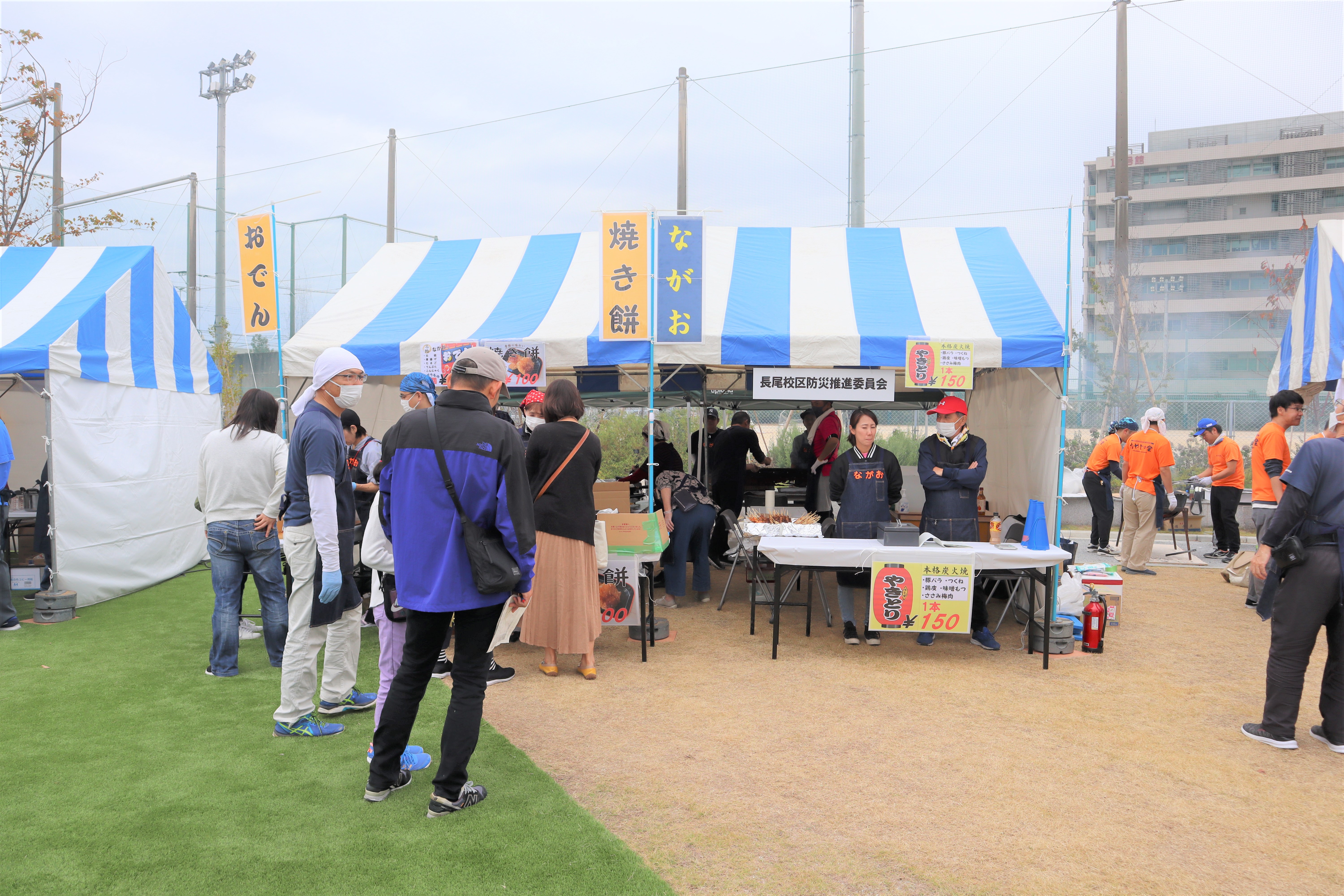 グルメ＆販売コーナーの様子①