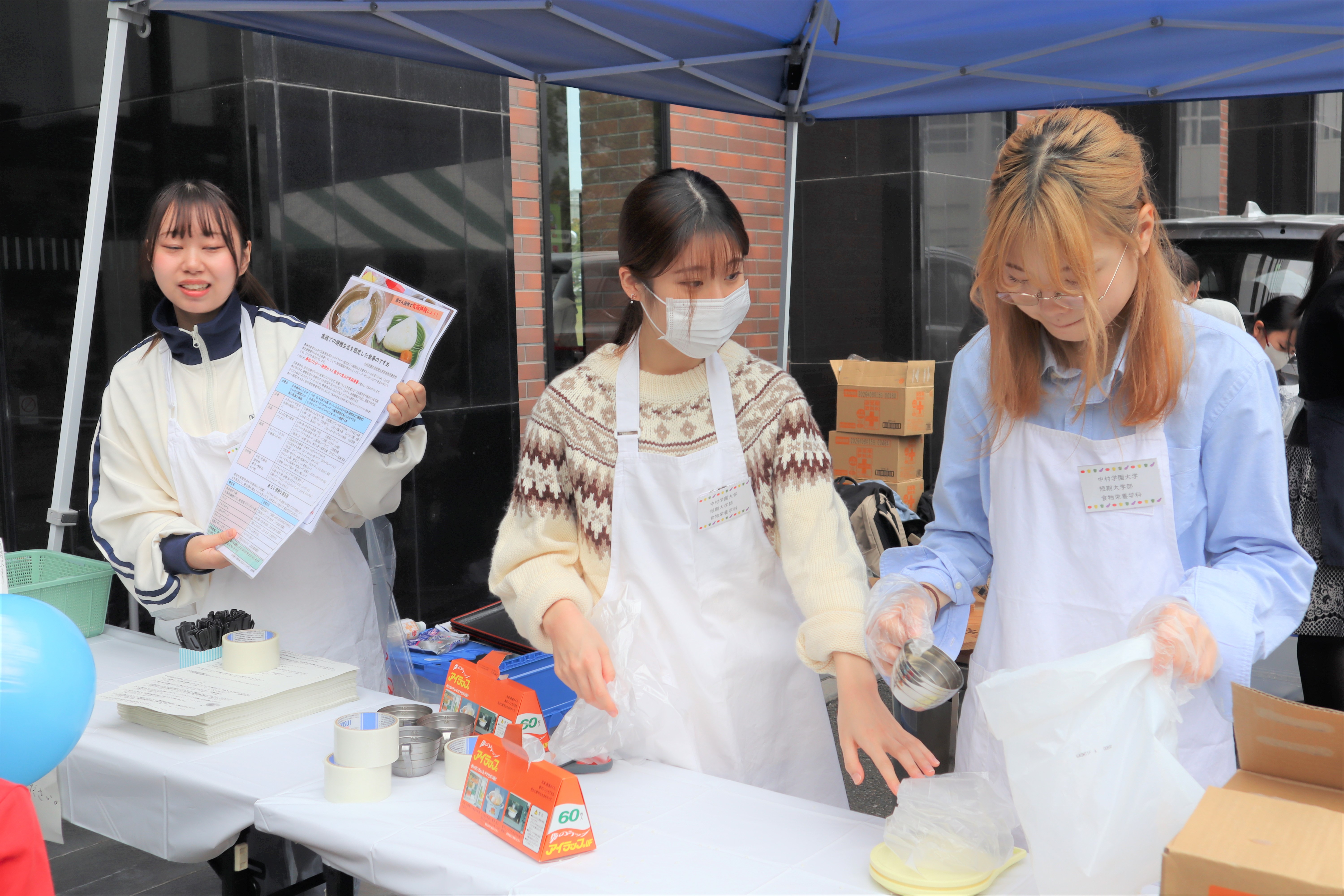 かんたん！おにぎり！防災食体験の様子