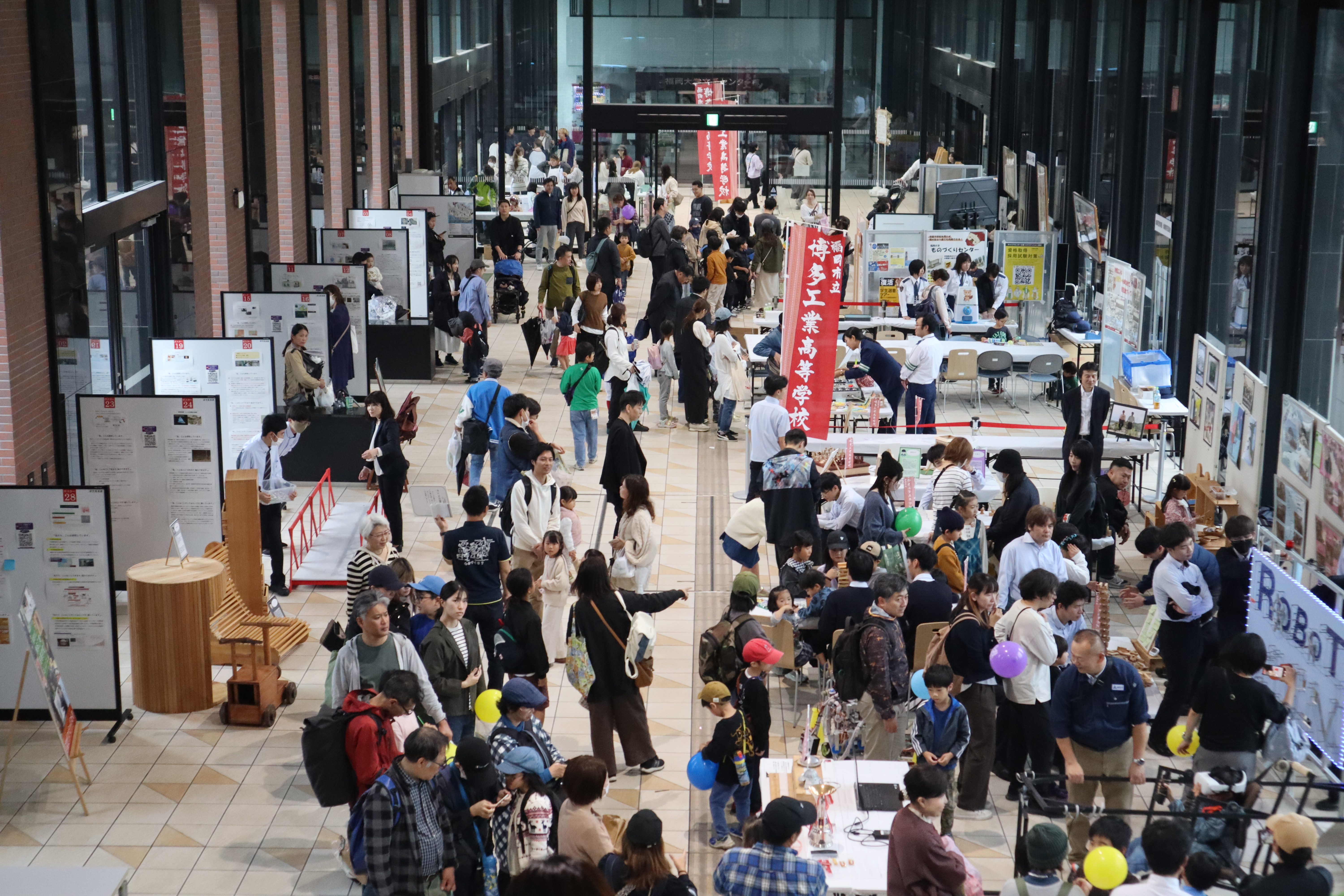 屋内体験コーナーの様子