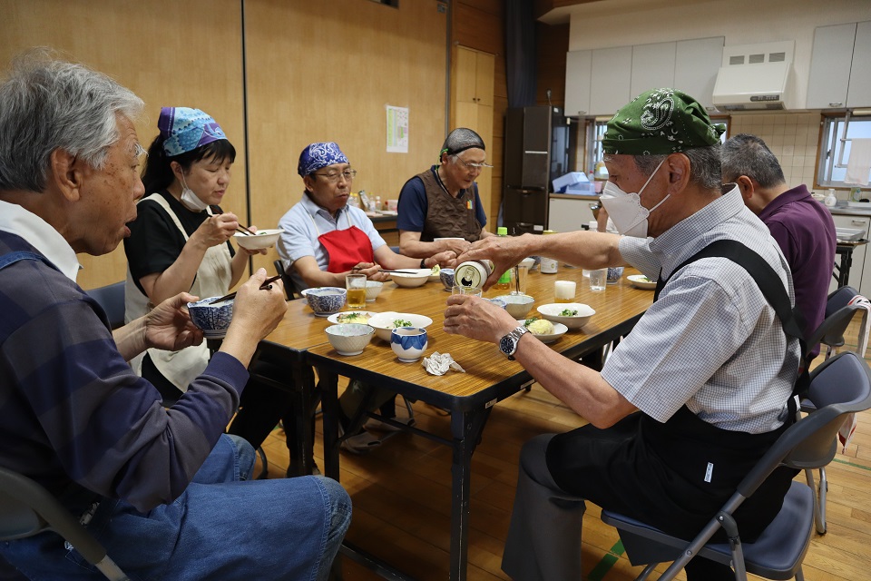 居酒屋風クッキング食事様子３