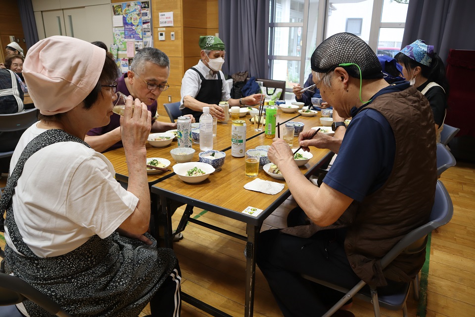 居酒屋風クッキング食事様子２