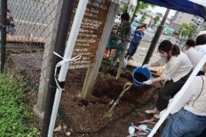 別府西公園の花植え2