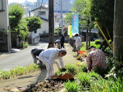 花撤去作業中写真