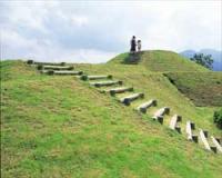 梅林古墳の遠景