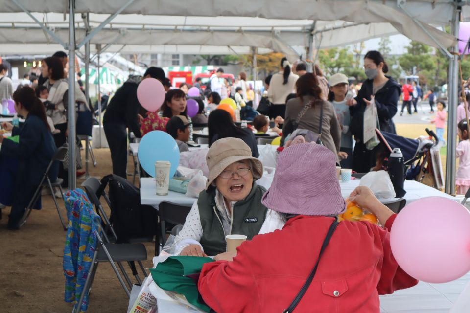 飲食コーナーテント