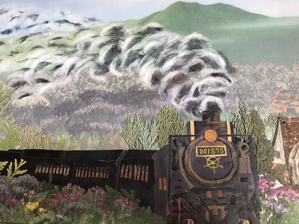 画像:茄の皮や綿などを材料に織り成された作品写真