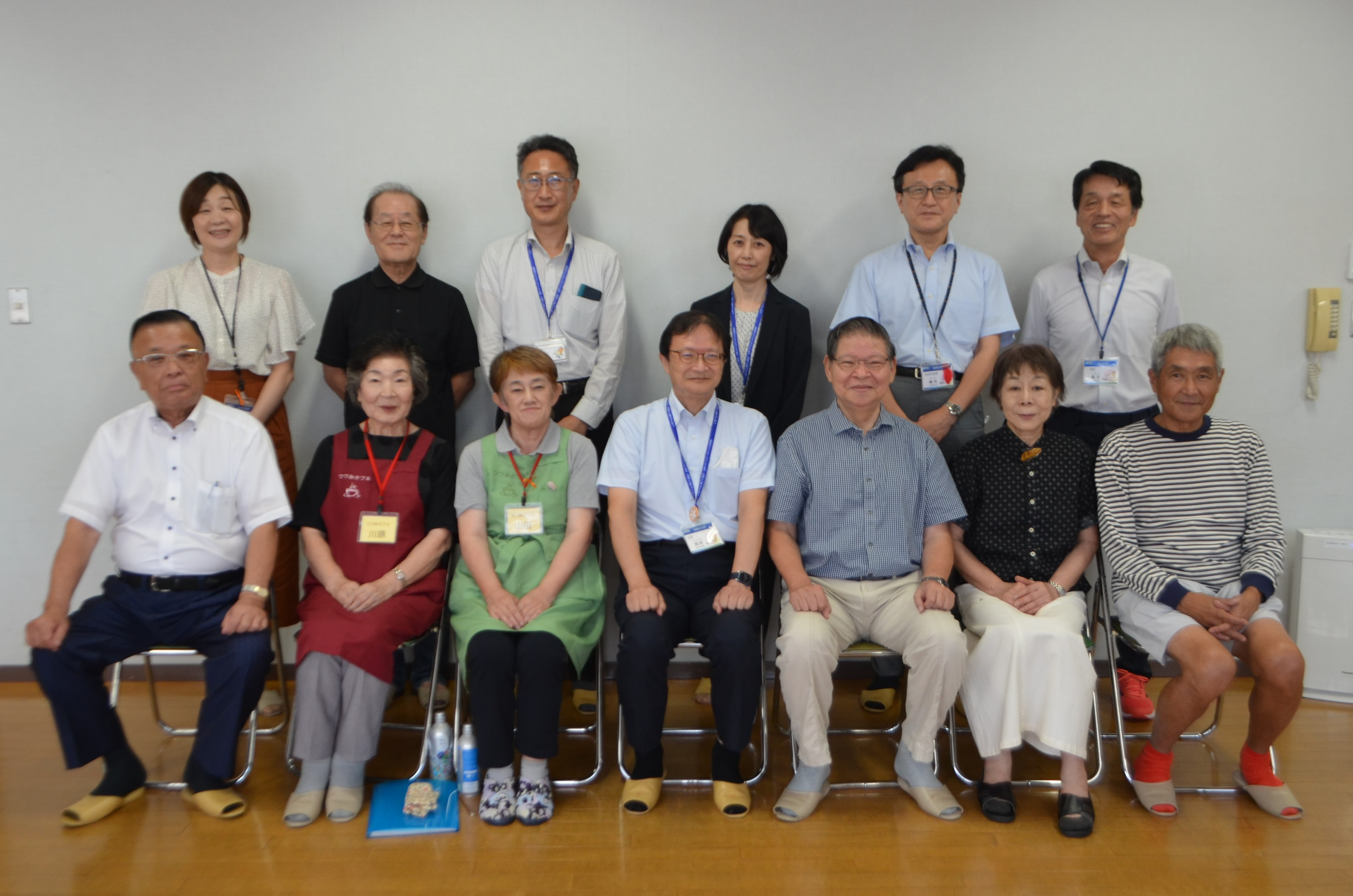 区長と地域の皆さんの集合写真