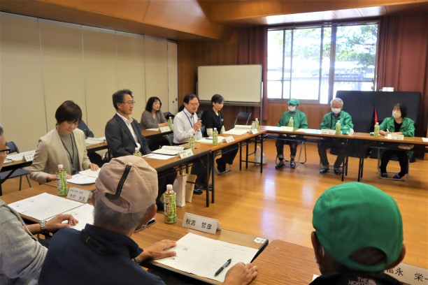 懇談会の様子の写真