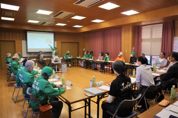 懇談会の様子の写真