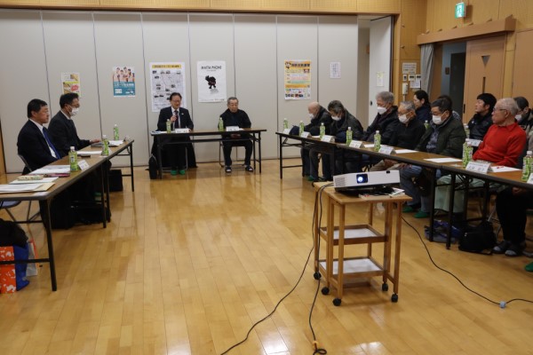 懇談会の様子の写真