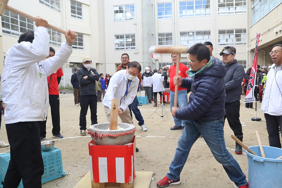 餅つき体験の様子