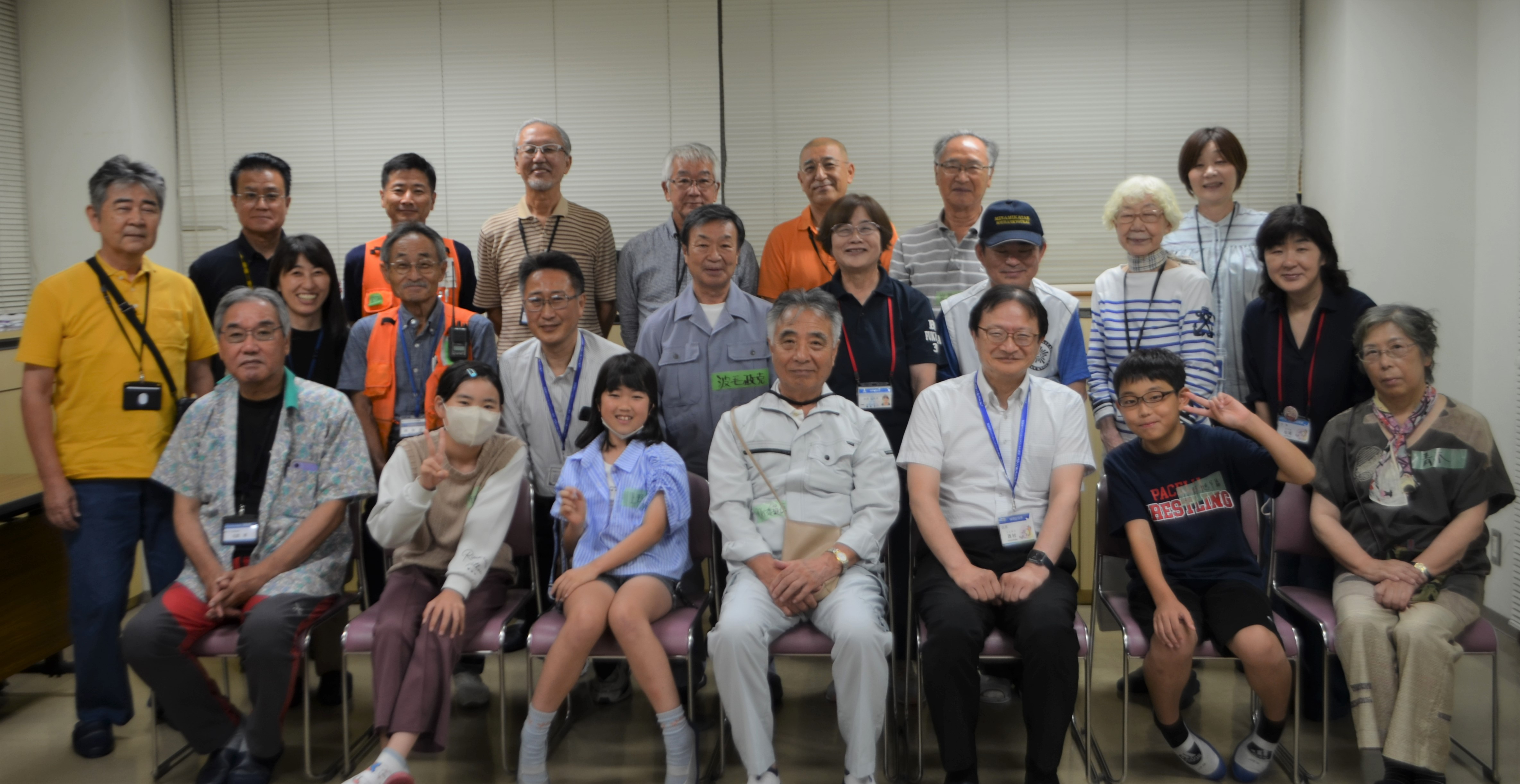 懇談会終了後の集合写真