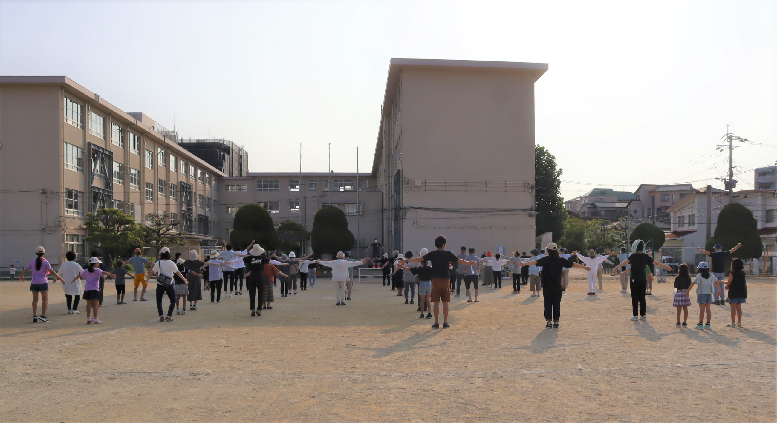 ひまわりサンデーラジオ体操参加者の様子の写真